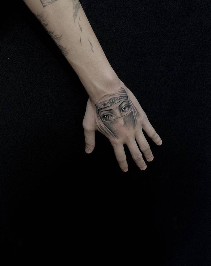 手背纹身图片_手部欧美写实纹身图案