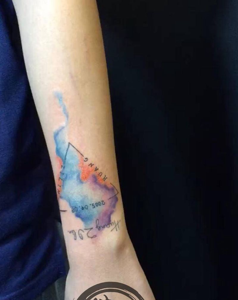 水彩纹身图片_手部水彩纹身图案