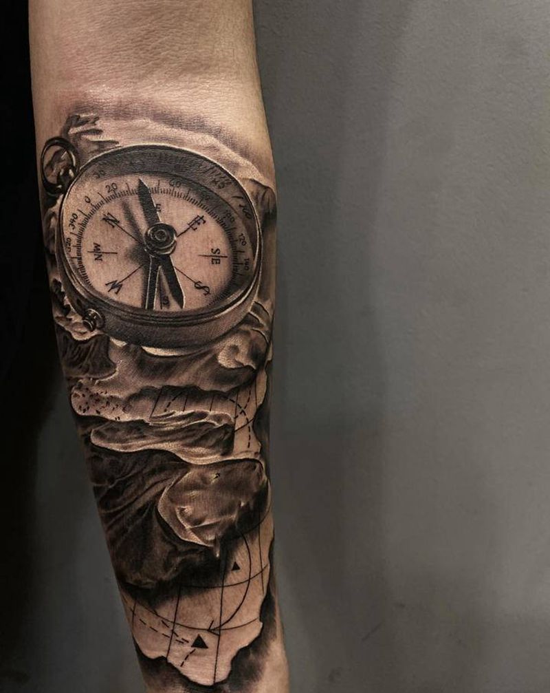 指南针纹身图片_手臂欧美写实纹身图案