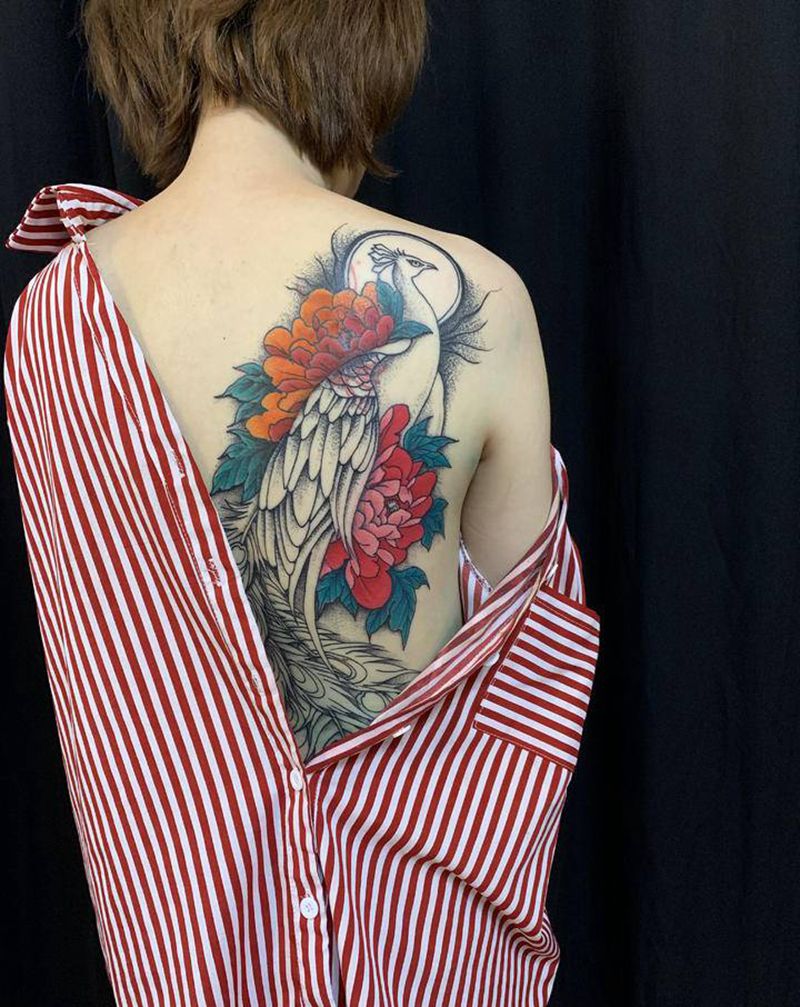 孔雀纹身图片_肩部背部新传统纹身图案