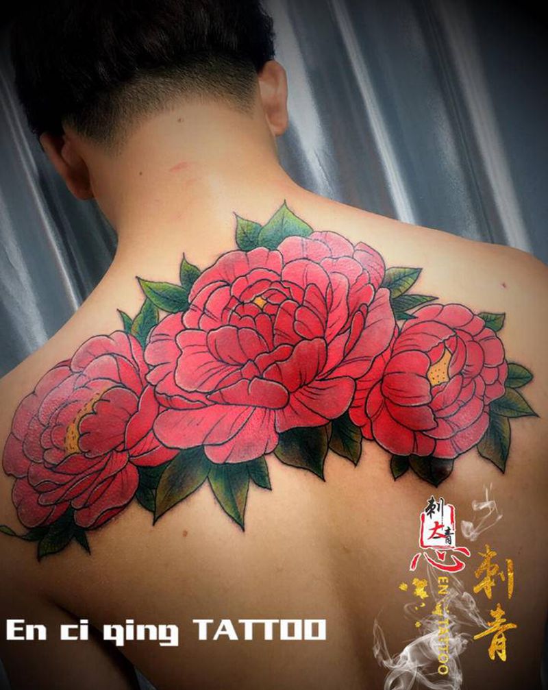 牡丹花纹身图片_背部新传统纹身图案