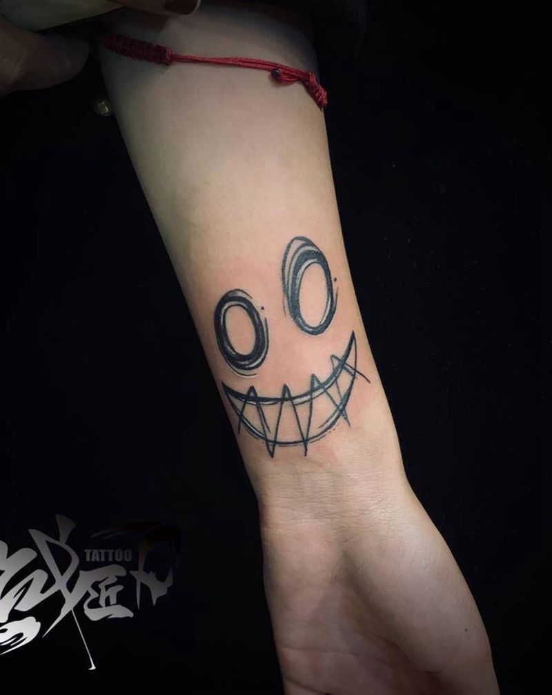 魔鬼笑纹身图片_手臂纹身图案