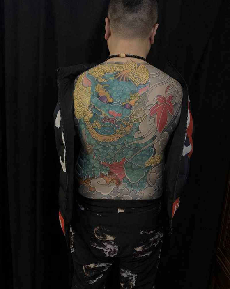 唐狮纹身图片_背部新传统老传统纹身图案