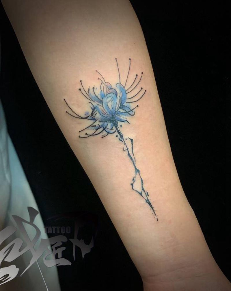 彼岸花纹身图片_手部纹身图案