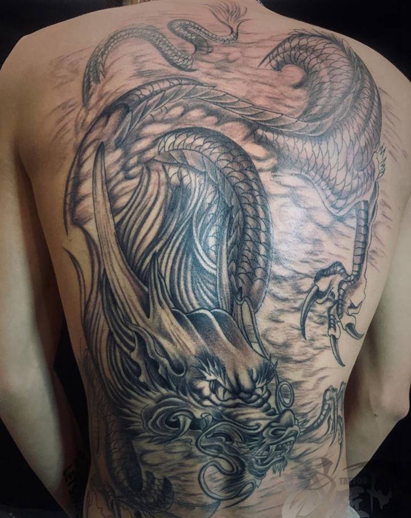 云中龙纹身图片_背部纹身图案