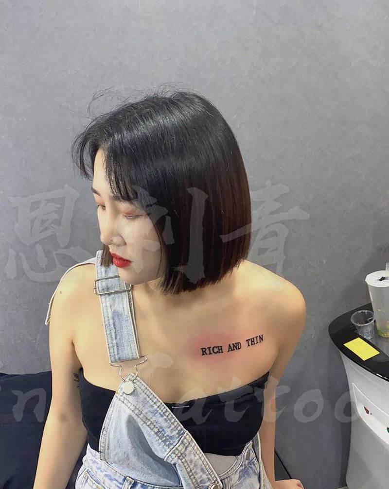 字母纹身图片_胸部花体字纹身图案