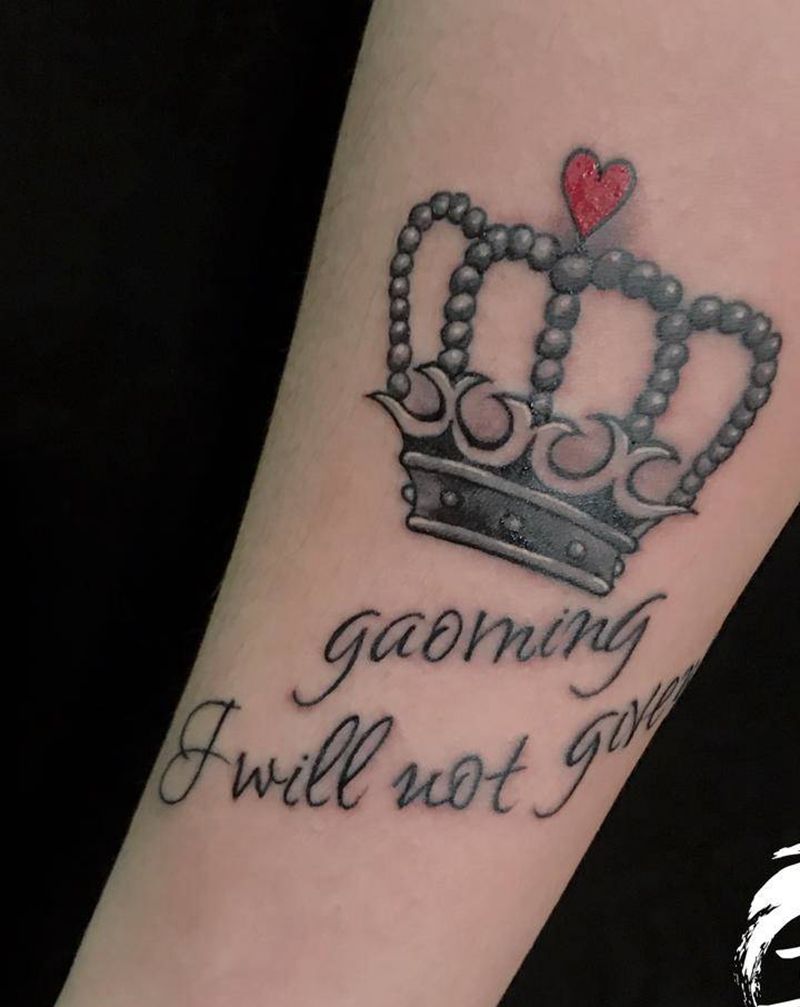 皇冠纹身图片_手部纹身图案