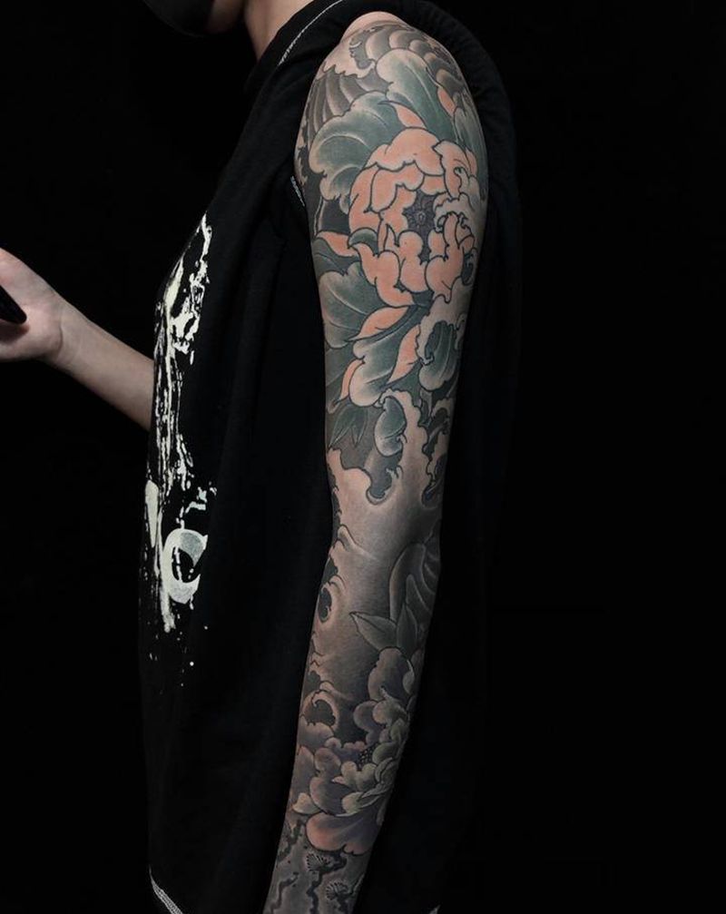 牡丹水浪纹身图片_手臂手部老传统纹身图案