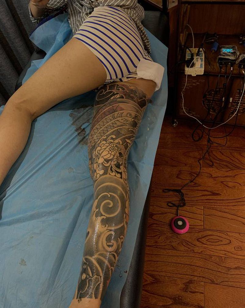 鱼化龙纹身图片_腿部老传统纹身图案