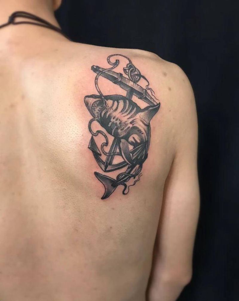 鲨鱼纹身纹身图片_肩部背部新传统纹身图案