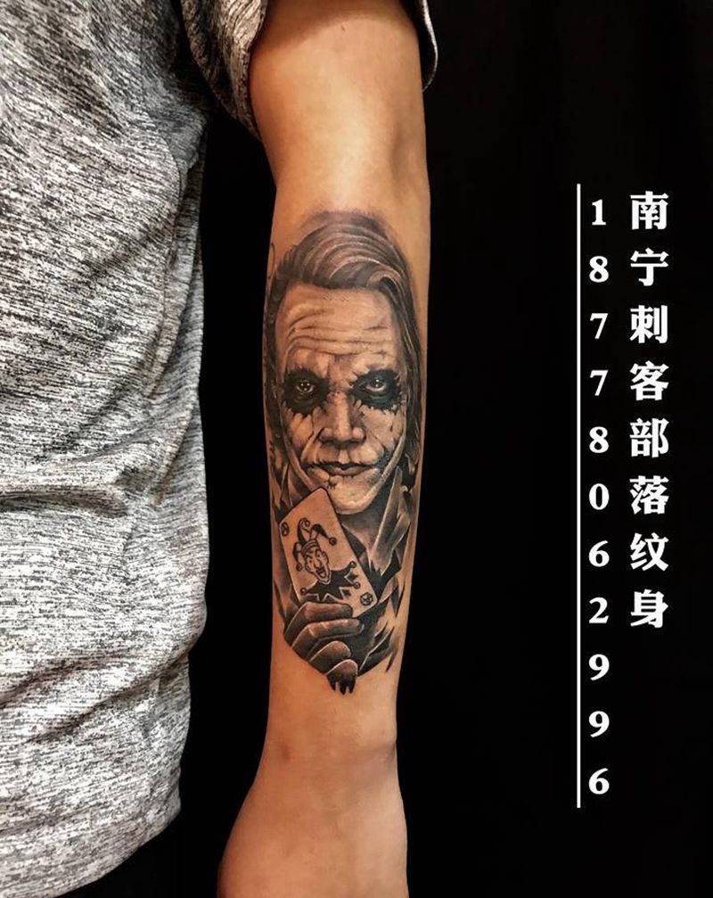小丑纹身纹身图片_手臂欧美写实纹身图案