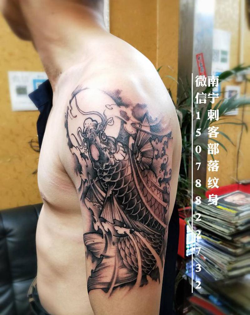 鲤鱼纹身纹身图片_手臂新传统纹身图案