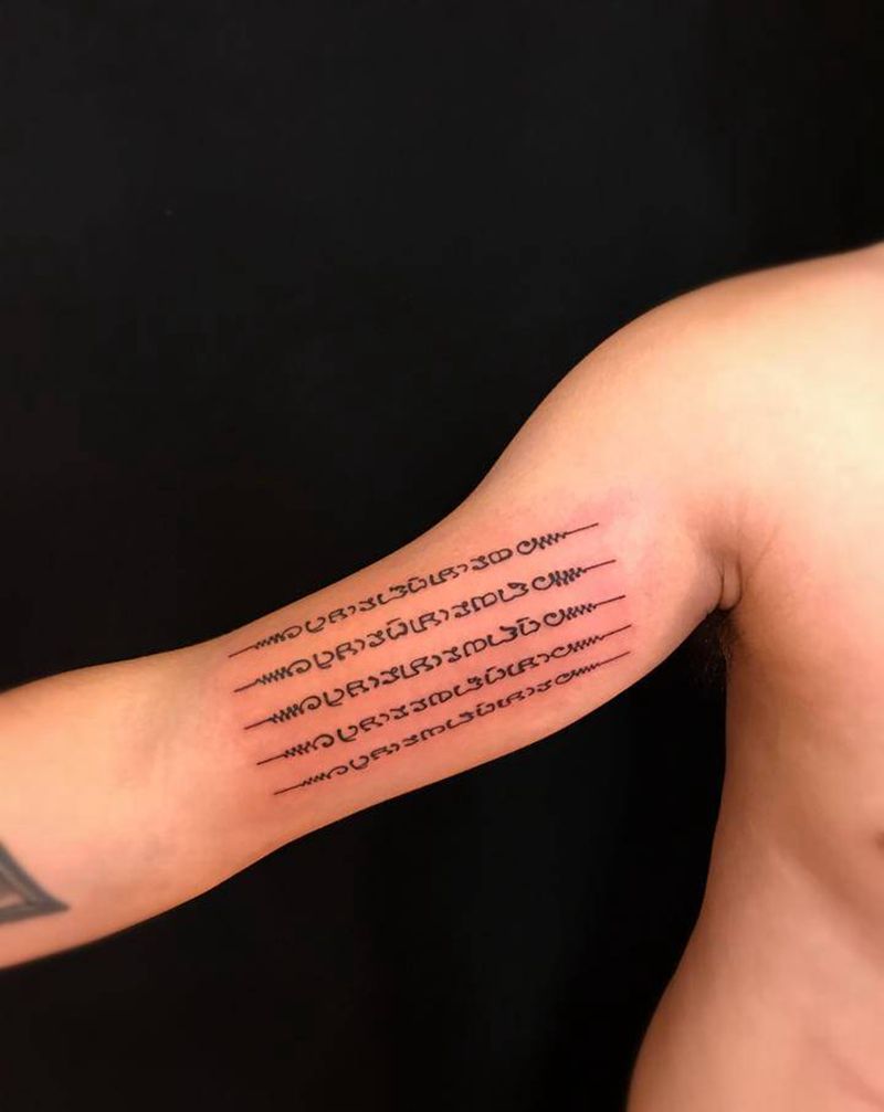 经文纹身图片_手臂新传统纹身图案