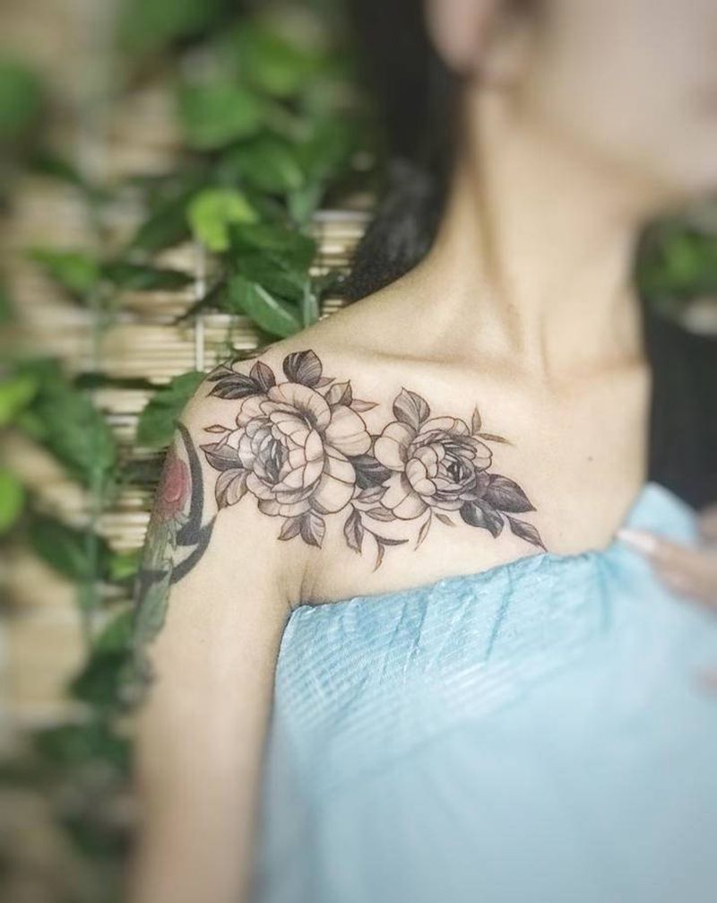 素花遮盖纹身图片_肩部胸部点刺素花纹身图案