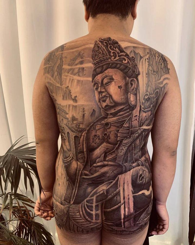 佛纹身图片_背部臀部新传统纹身图案