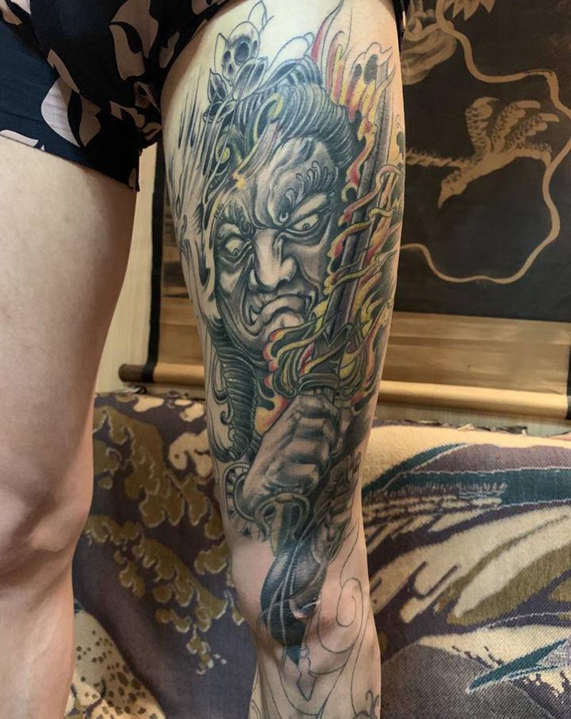 不动明王纹身图片_腿部纹身图案