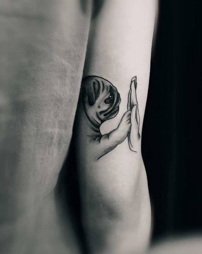 give me five纹身图片_手臂纹身图案