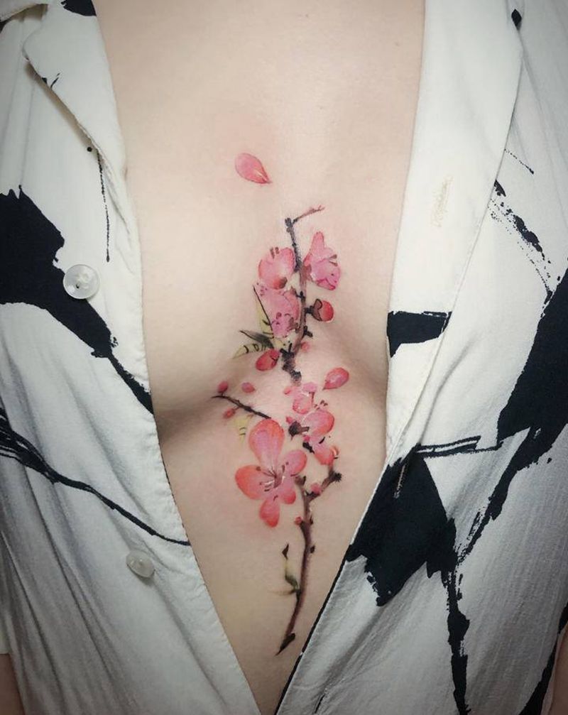 桃花纹身图片_胸部腹部水彩纹身图案