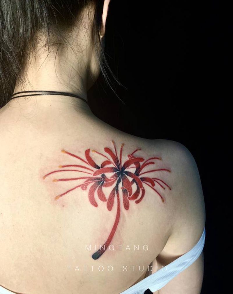 彼岸花纹身图片_背部肩部水彩彼岸花纹身图案