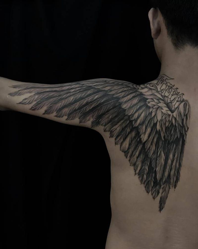 翅膀纹身纹身图片_肩部背部新传统纹身图案