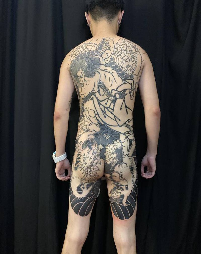 九纹龙纹身图片_背部老传统纹身图案