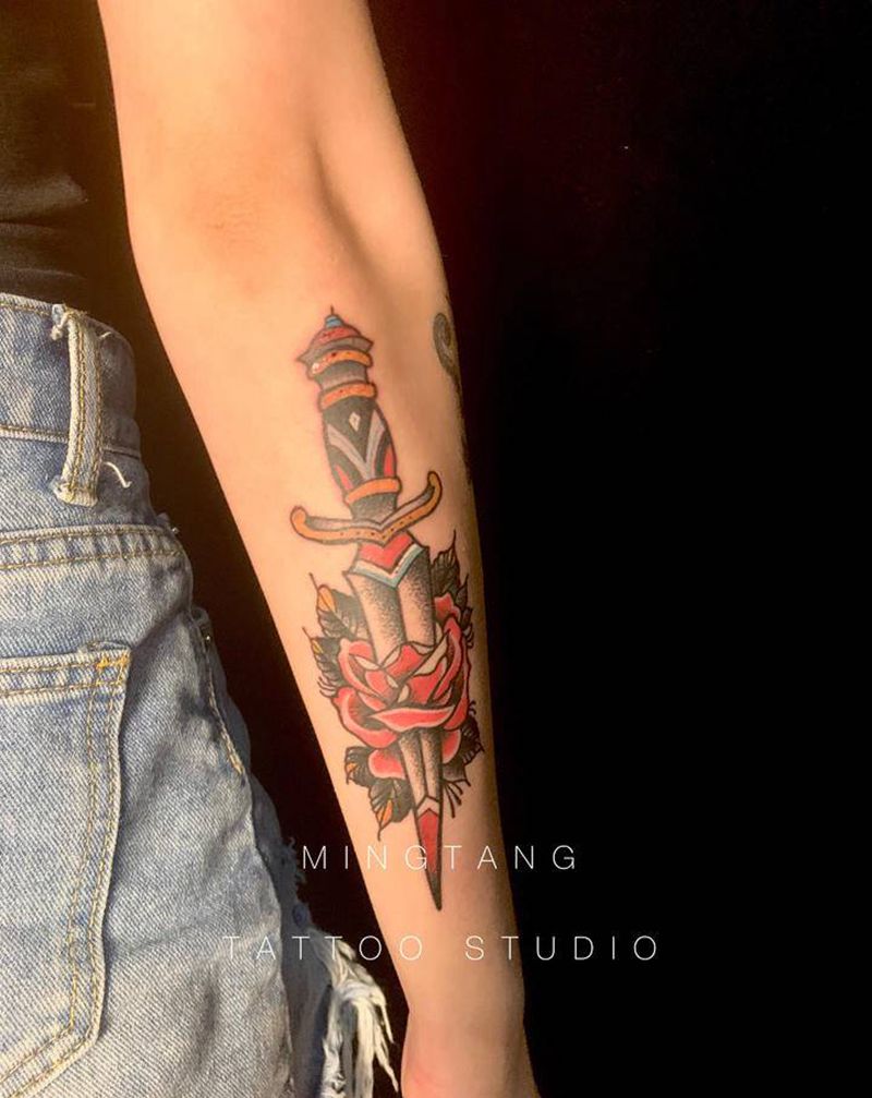 Old School纹身图片_手臂手部Old School刀纹身图案