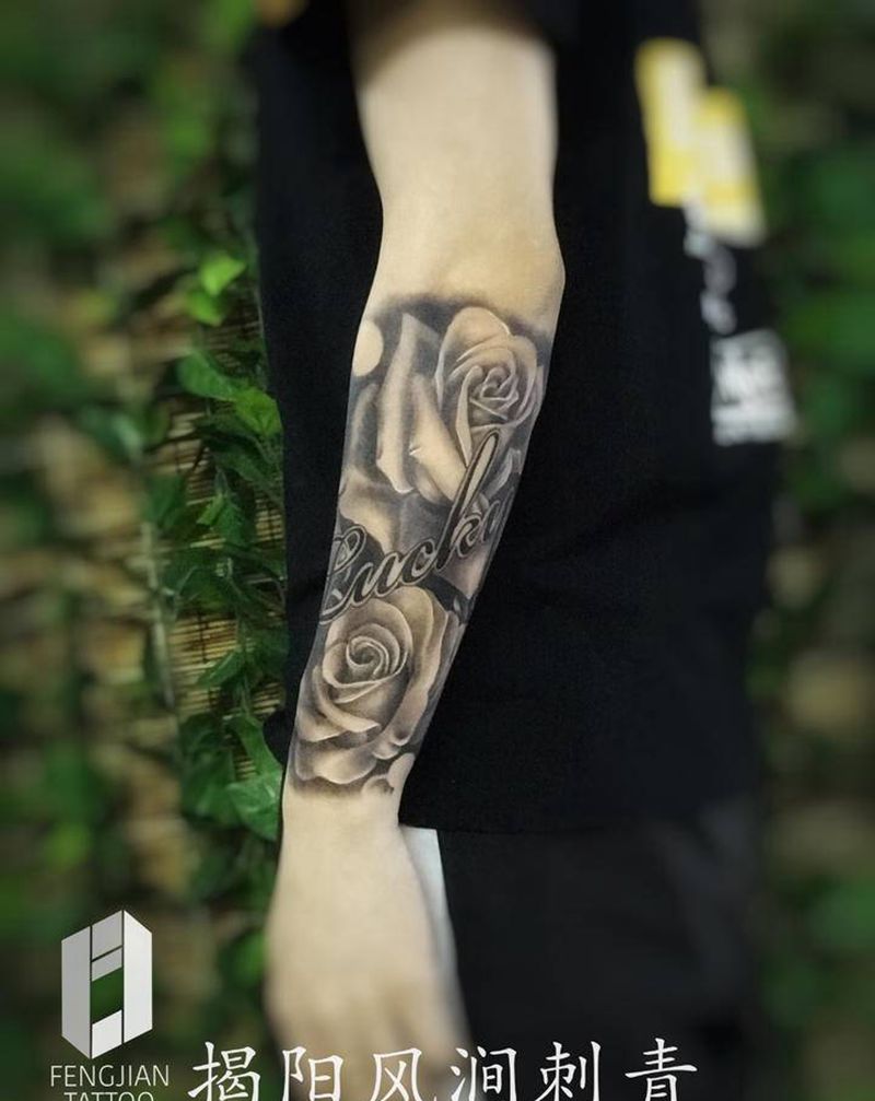 幸运玫瑰纹身图片_手臂欧美写实纹身图案