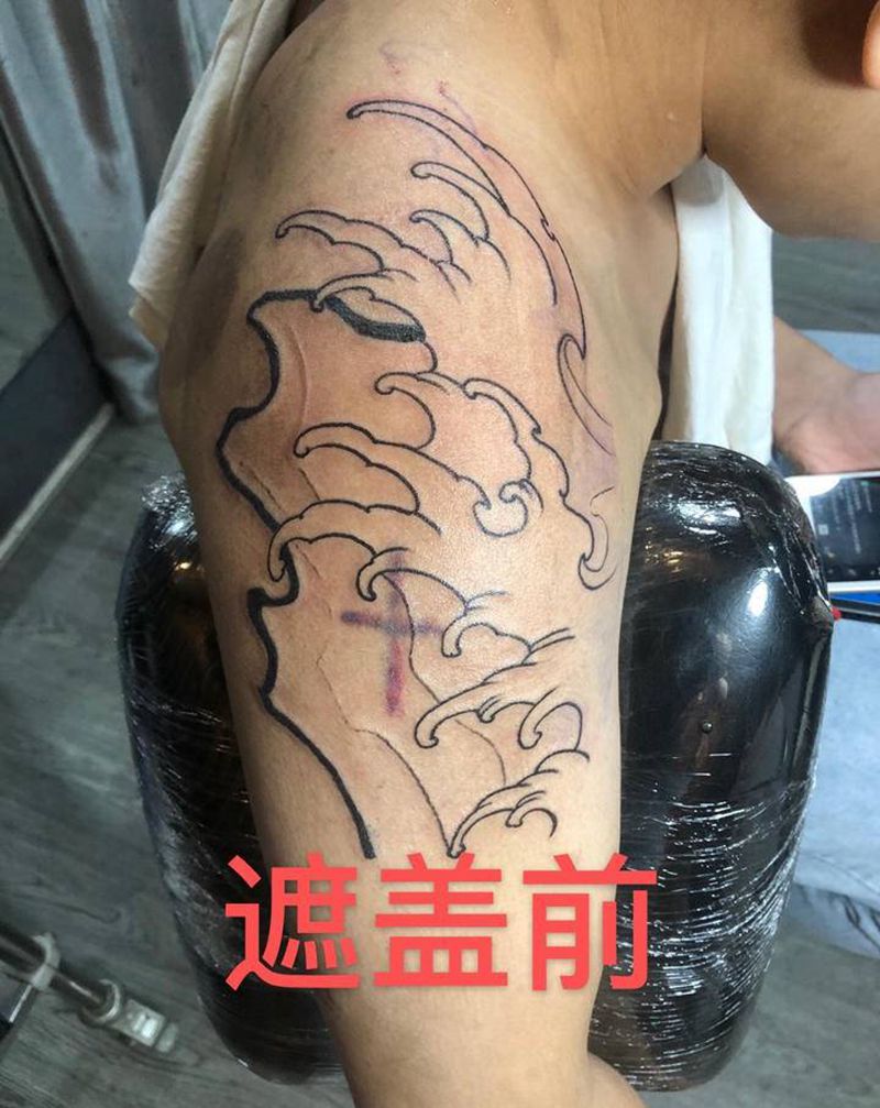 遮盖旧图纹身图片_手臂新传统水浪纹身图案