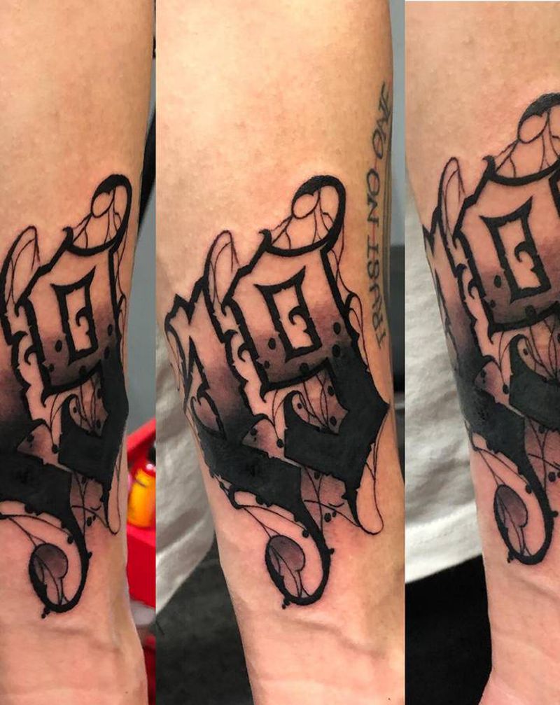 花体字纹身图片_手臂花体字纹身图案