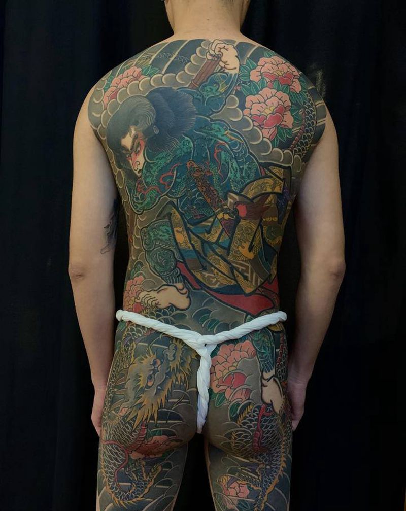 九纹龙纹身图片_背部老传统纹身图案