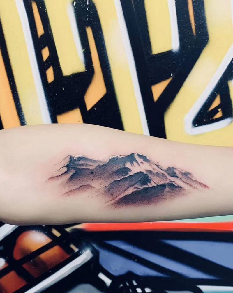 山峰纹身图片_手臂水墨纹身图案