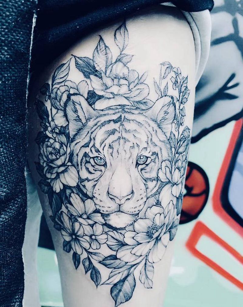 素花老虎纹身图片_腿部点刺纹身图案