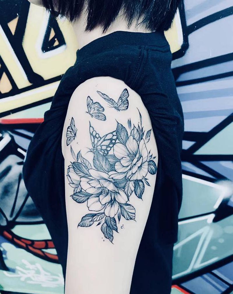 素花蝴蝶纹身图片_手臂素花纹身图案