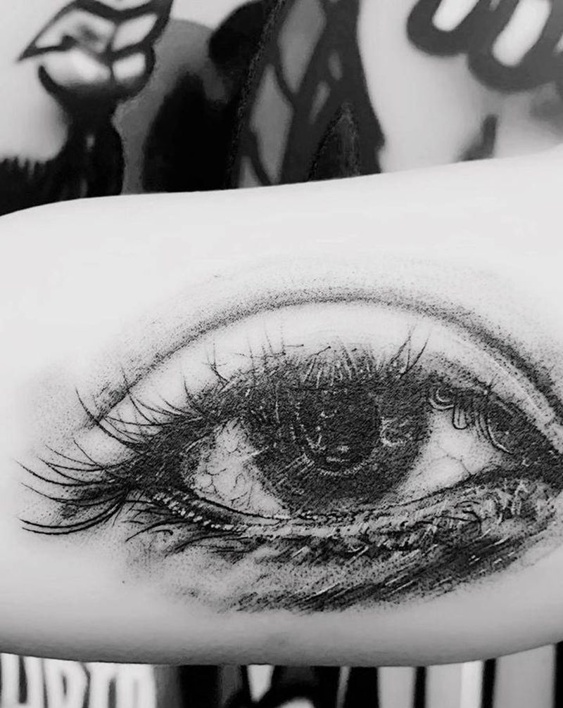 眼睛纹身图片_手臂欧美写实纹身图案