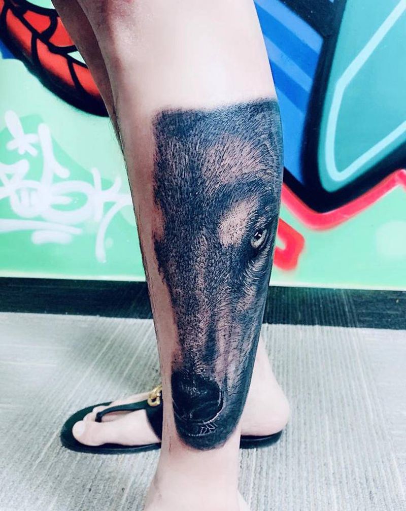 狼纹身图片_腿部欧美写实纹身图案