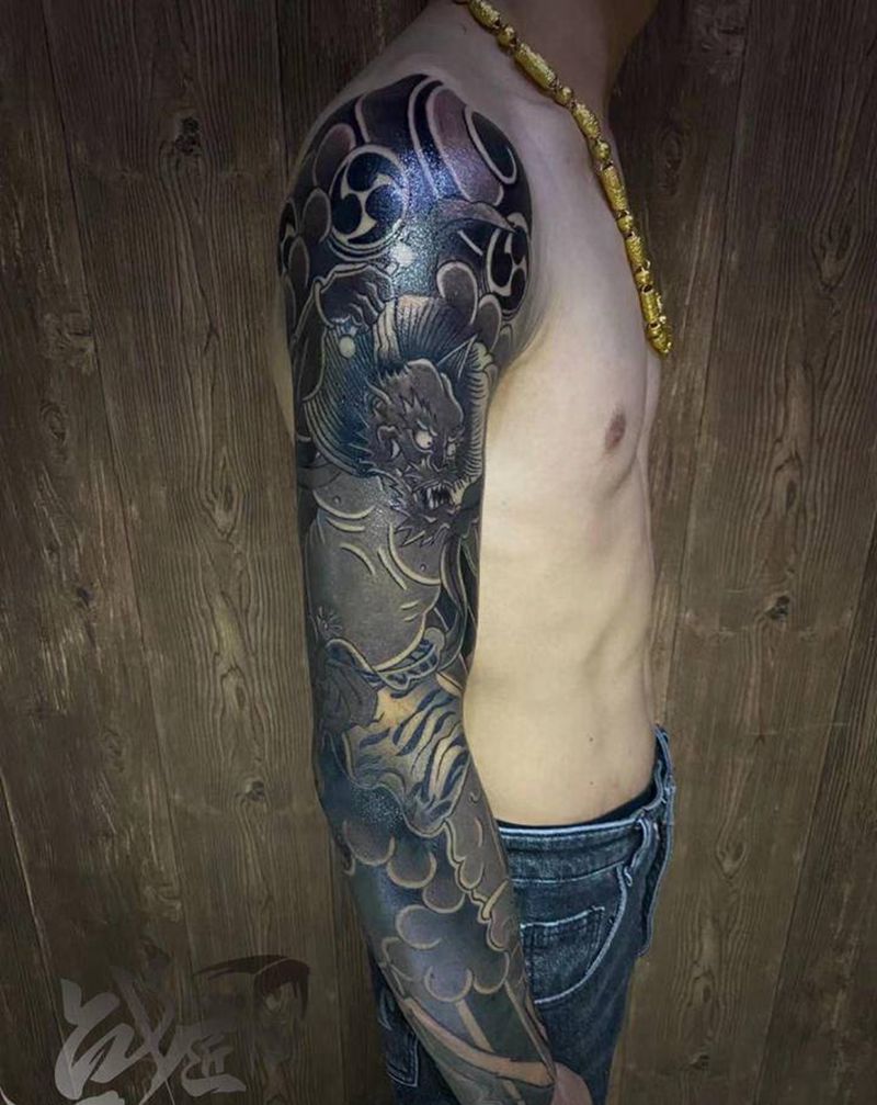 雷神纹身图片_手臂老传统纹身图案