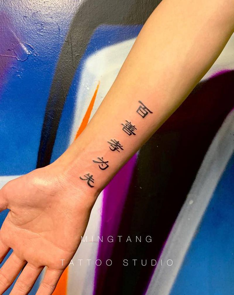 近期小作纹身图片_胸部手部小清新纹身图案