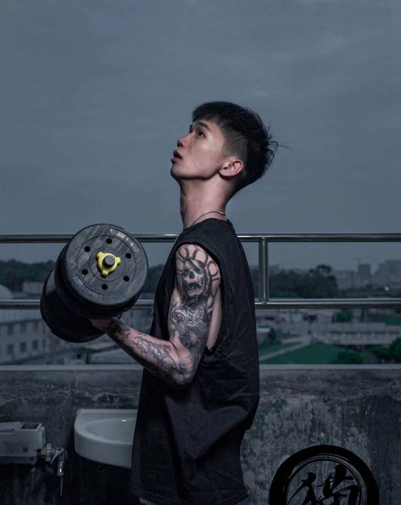 骷髅与相机纹身图片_手臂欧美写实暗黑纹身图案