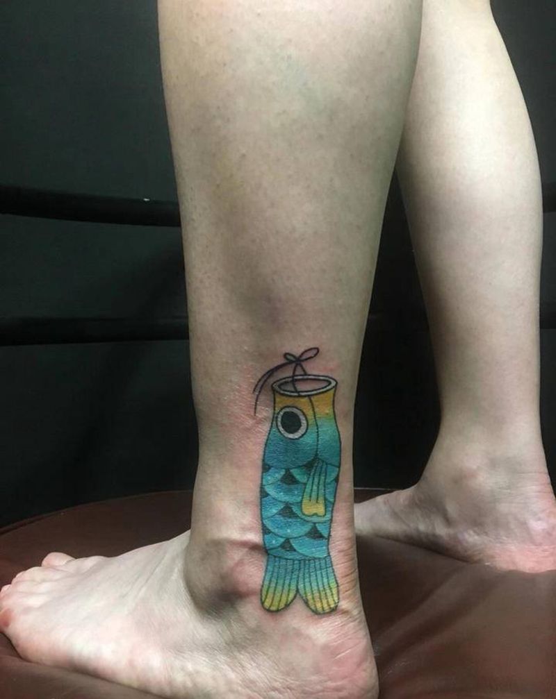 脚踝鲤鱼旗遮盖纹身图片_脚部老传统新传统鲤鱼旗传统遮盖纹身图案