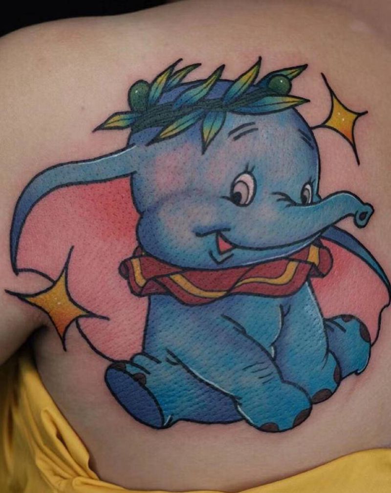 小飞象纹身遮盖纹身图片_肩部背部新传统New School小飞象卡通遮盖纹身图案