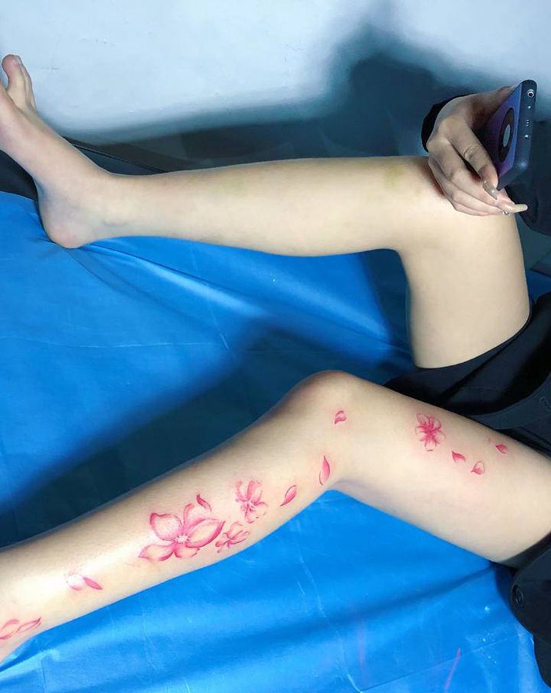 樱花纹身图片_腿部纹身图案