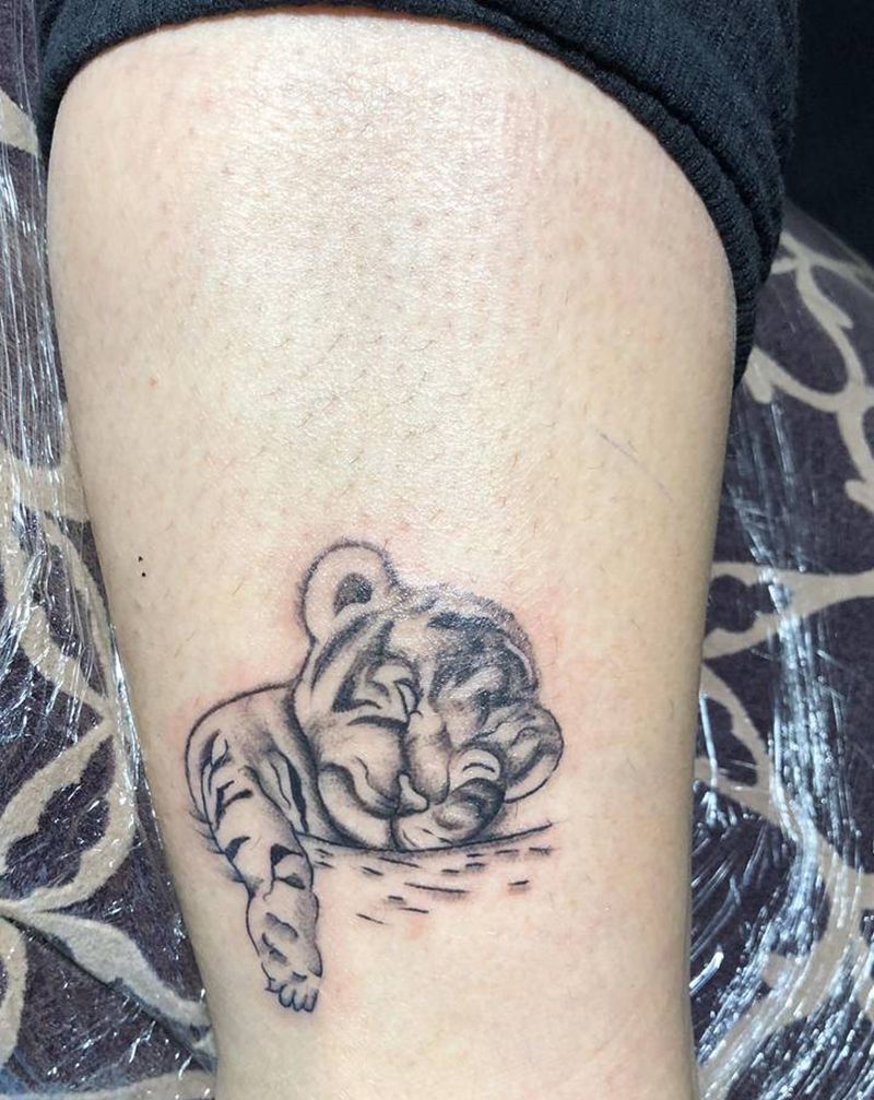 小老虎纹身图片_腿部脚部新传统老虎纹身图案