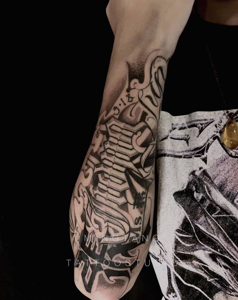 花体字纹身图片_手臂手部欧美写实花体字卡奇诺纹身图案