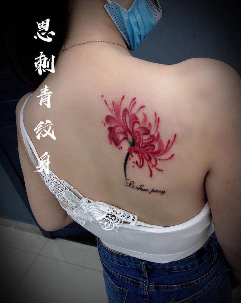 彼岸花纹身图片_肩部背部水彩彼岸花纹身图案