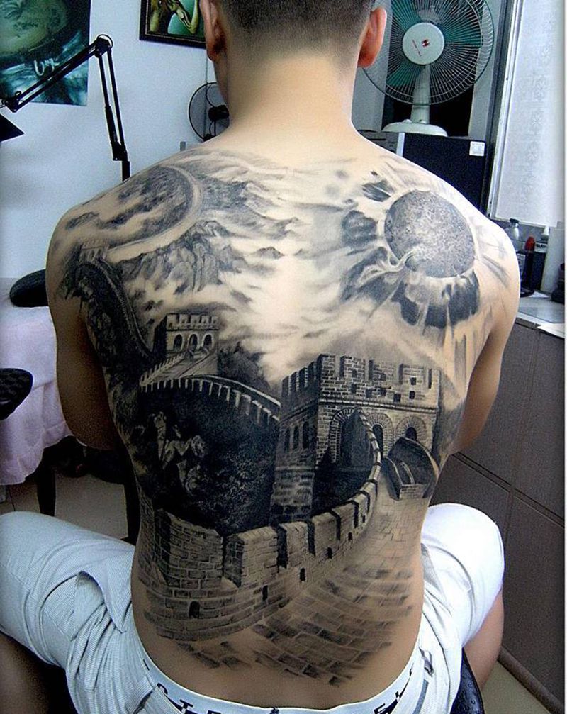 长城纹身图片_背部欧美写实纹身图案