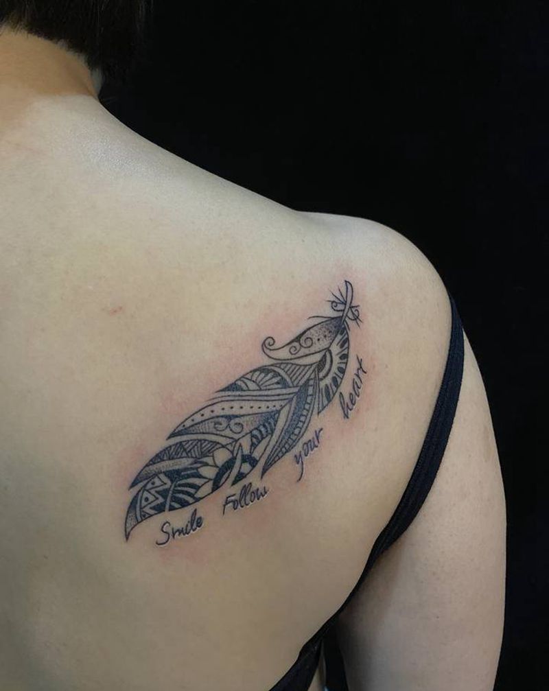 羽毛纹身图片_背部几何纹身图案