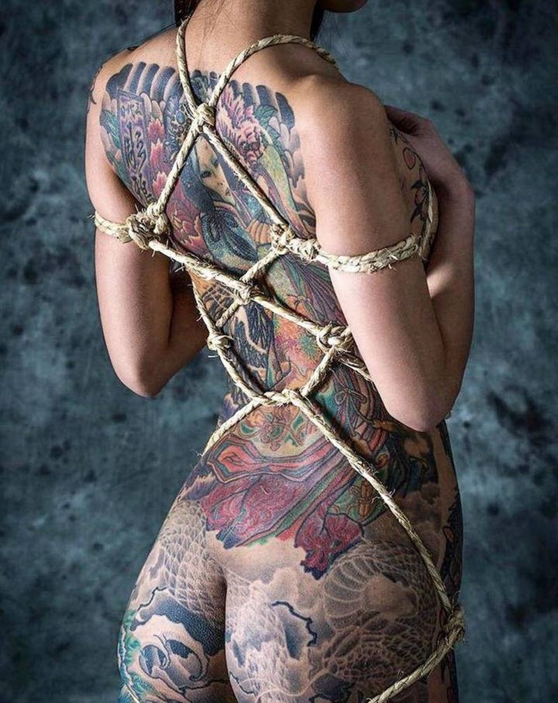 纹身纹身图片_背部欧美写实纹身图案