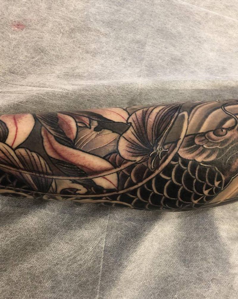 鲤鱼小腿纹身图片_腿部新传统纹身图案