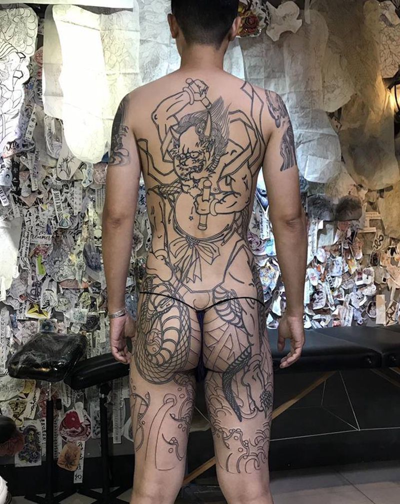 雷鬼擒蛇纹身图片_背部臀部新传统老传统纹身图案