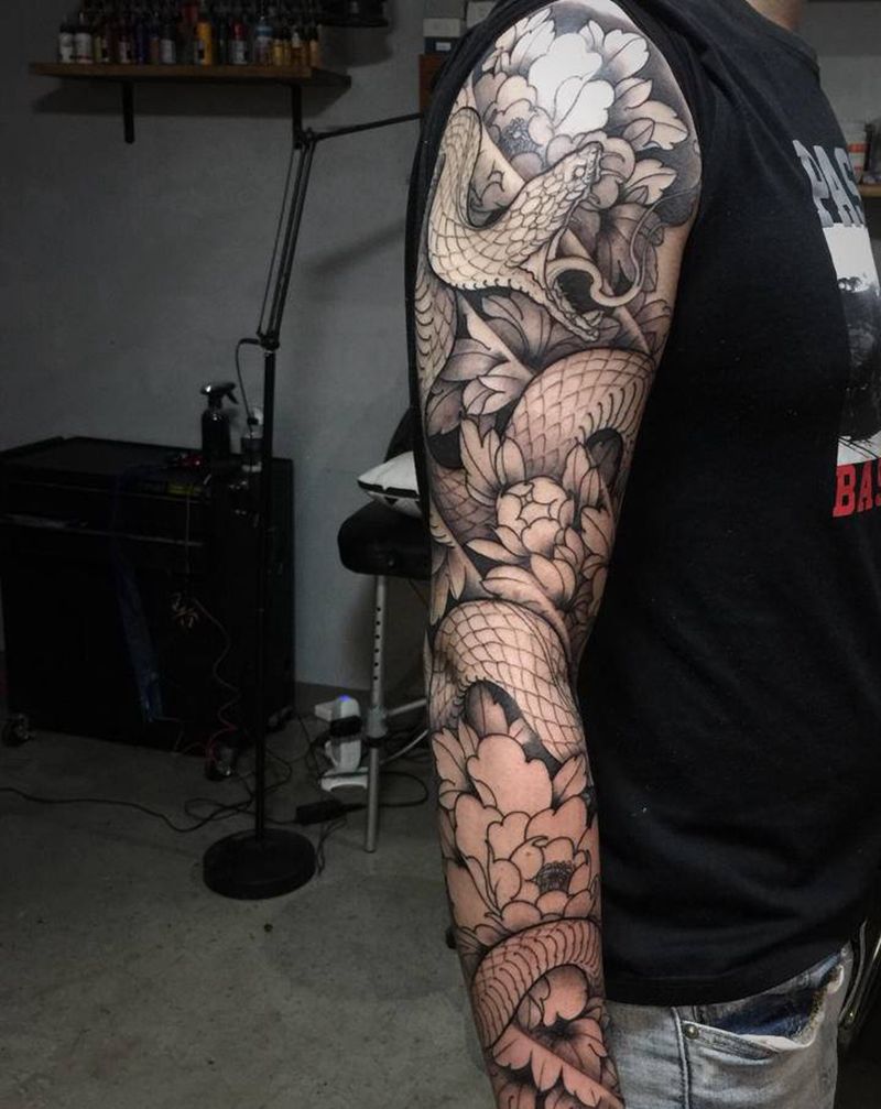 花臂蛇第二期纹身图片_手臂新传统纹身图案